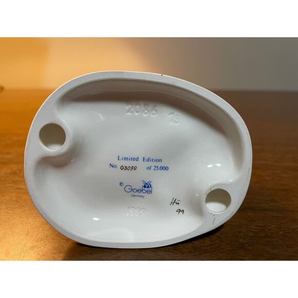 Goebel Hummelscapes Collection “Seeds of Friendship” 1999 Figurine. Read Details - Picture 8 of 8